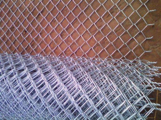 矿用勾花网在煤矿井下巷道支护中起到什么作用？